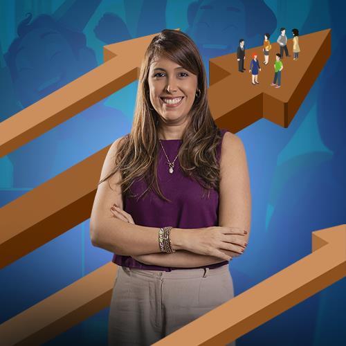Imagem de uma mulher de braços cruzados, cabelos lisos, sorrindo de forma simpática e cordial. Atrás dela setas que simbolizam o desenvolvimento de pessoas e uma crescente. Em uma das setas várias ilustrações que representam pessoas diversas da equipe dessa líder.